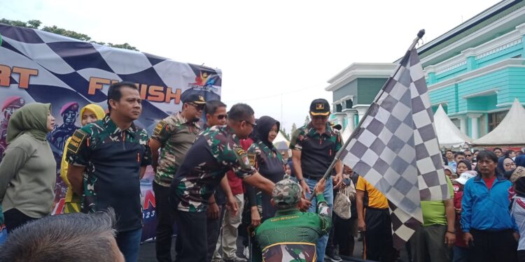 Meriah, Jalan Santai HUT TNI Ke-78 Diikuti Ribuan Warga Galuhnews.com